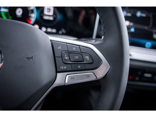 Volkswagen Golf Life Edition eHybrid | 'App-Connect' draadloze smartphone integratie | Achterbank in ongelijke de... ActivLease financial lease