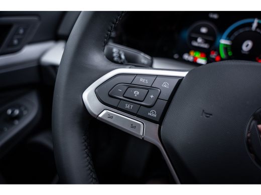Volkswagen Golf Life Edition eHybrid | 'App-Connect' draadloze smartphone integratie | Achterbank in ongelijke de... ActivLease financial lease