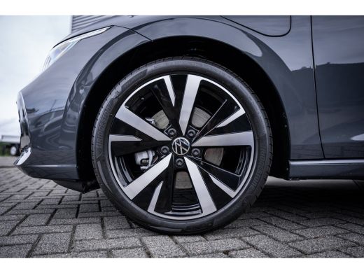 Volkswagen Golf Life Edition eHybrid | 'App-Connect' draadloze smartphone integratie | Achterbank in ongelijke de... ActivLease financial lease