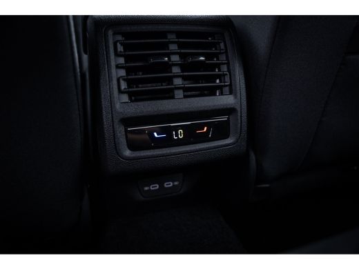 Volkswagen Golf Life Edition eHybrid | 'App-Connect' draadloze smartphone integratie | Achterbank in ongelijke de... ActivLease financial lease