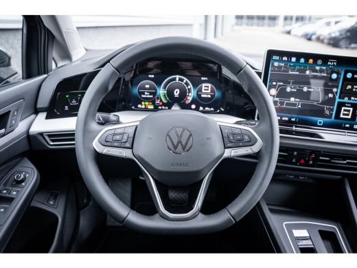 Volkswagen Golf Life Edition eHybrid | 'App-Connect' draadloze smartphone integratie | Achterbank in ongelijke de... ActivLease financial lease