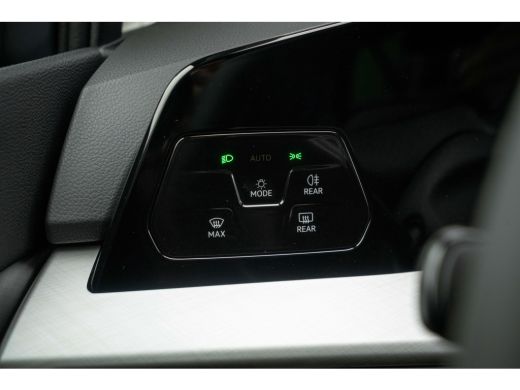 Volkswagen Golf Life Edition eHybrid | 'App-Connect' draadloze smartphone integratie | Achterbank in ongelijke de... ActivLease financial lease
