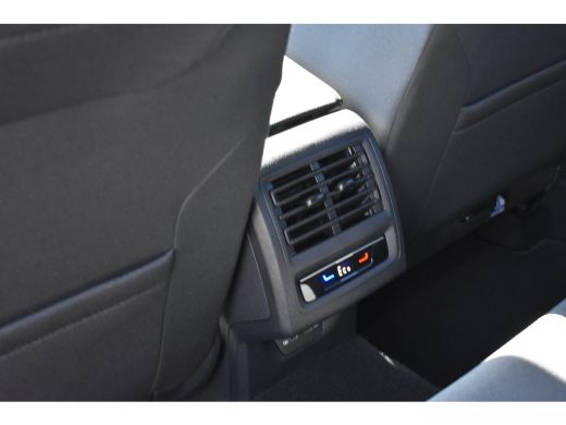 Volkswagen Golf Life Edition eHybrid | 'App-Connect' draadloze smartphone integratie | Achterbank in ongelijke de... ActivLease financial lease