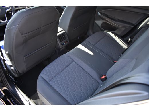Volkswagen Golf Life Edition eHybrid | 'App-Connect' draadloze smartphone integratie | Achterbank in ongelijke de... ActivLease financial lease