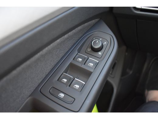 Volkswagen Golf Life Edition eHybrid | 'App-Connect' draadloze smartphone integratie | Achterbank in ongelijke de... ActivLease financial lease