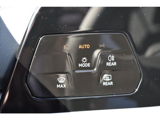 Volkswagen Golf Life Edition eHybrid | 'App-Connect' draadloze smartphone integratie | Achterbank in ongelijke de... ActivLease financial lease