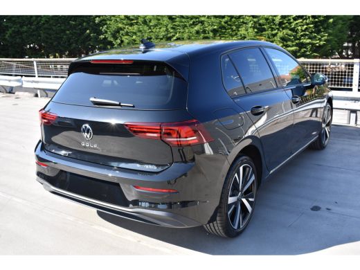 Volkswagen Golf Life Edition eHybrid | 'App-Connect' draadloze smartphone integratie | Achterbank in ongelijke de... ActivLease financial lease