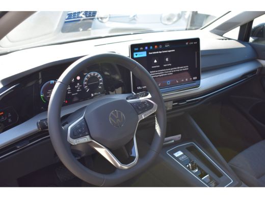 Volkswagen Golf Life Edition eHybrid | 'App-Connect' draadloze smartphone integratie | Achterbank in ongelijke de... ActivLease financial lease