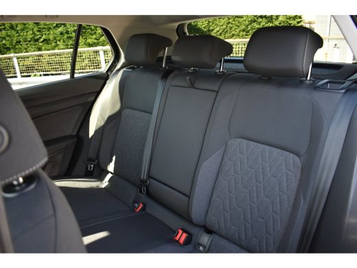 Volkswagen Golf Life Edition eHybrid | 'App-Connect' draadloze smartphone integratie | Achterbank in ongelijke de... ActivLease financial lease