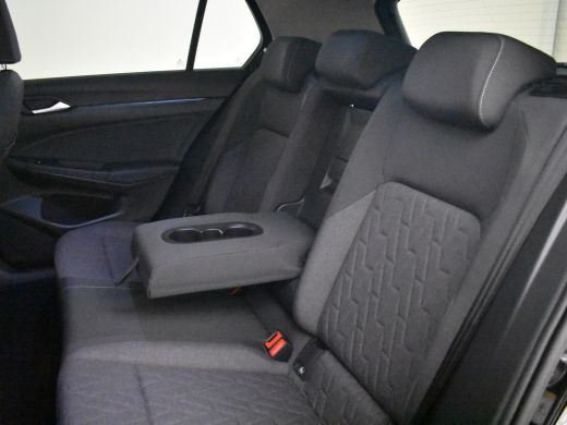Volkswagen Golf Life Edition eHybrid | 'App-Connect' draadloze smartphone integratie | Achterbank in ongelijke de... ActivLease financial lease