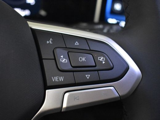 Volkswagen Golf Life Edition eHybrid | 'App-Connect' draadloze smartphone integratie | Achterbank in ongelijke de... ActivLease financial lease