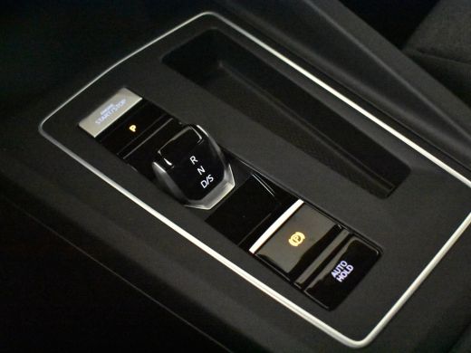 Volkswagen Golf Life Edition eHybrid | 'App-Connect' draadloze smartphone integratie | Achterbank in ongelijke de... ActivLease financial lease