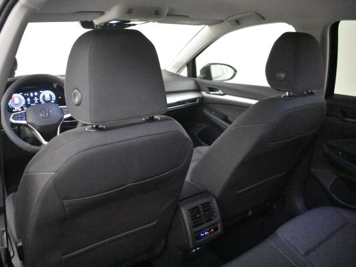 Volkswagen Golf Life Edition eHybrid | 'App-Connect' draadloze smartphone integratie | Achterbank in ongelijke de... ActivLease financial lease