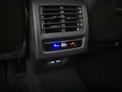 Volkswagen Golf Life Edition eHybrid | 'App-Connect' draadloze smartphone integratie | Achterbank in ongelijke de... ActivLease financial lease
