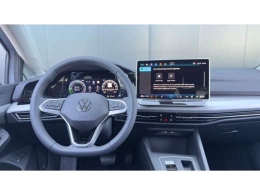 Volkswagen Golf Life Edition eHybrid | 'App-Connect' draadloze smartphone integratie | Achterbank in ongelijke de... ActivLease financial lease