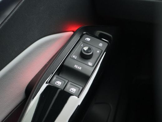 Volkswagen ID.3 PRO 58 KWH + SFEERVERLICHTING | ADAPTIVE CRUISE | 18 INCH | CAMERA | STOEL/STUURVERW. | CARPLAY ActivLease financial lease