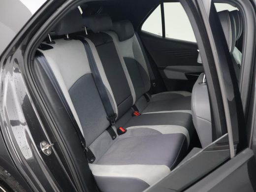 Volkswagen ID.3 PRO 58 KWH + SFEERVERLICHTING | ADAPTIVE CRUISE | 18 INCH | CAMERA | STOEL/STUURVERW. | CARPLAY ActivLease financial lease