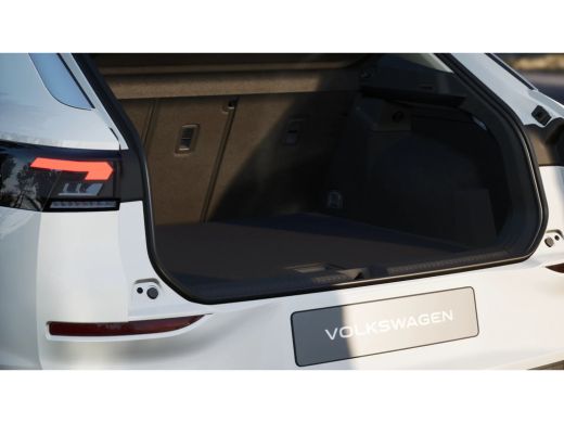 Volkswagen T-Roc Life Edition | 'App-Connect' draadloze smartphone integratie | 30,5 cm display met 2D en 3D weerg... ActivLease financial lease