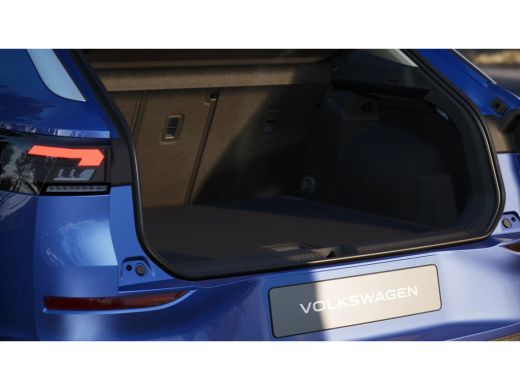 Volkswagen T-Roc Life Edition | 'App-Connect' draadloze smartphone integratie | 30,5 cm display met 2D en 3D weerg... ActivLease financial lease