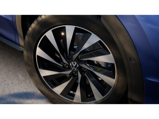 Volkswagen T-Roc Life Edition | 'App-Connect' draadloze smartphone integratie | 30,5 cm display met 2D en 3D weerg... ActivLease financial lease
