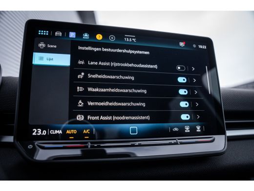 Volkswagen T-Roc Life First Edition | 'App-Connect' draadloze smartphone integratie | Automatische afstandsregelin... ActivLease financial lease