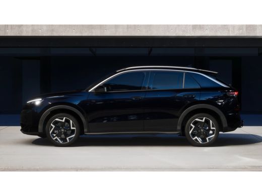 Volkswagen T-Roc R-Line Edition | 'App-Connect' draadloze smartphone integratie | 30,5 cm display met 2D en 3D wee... ActivLease financial lease