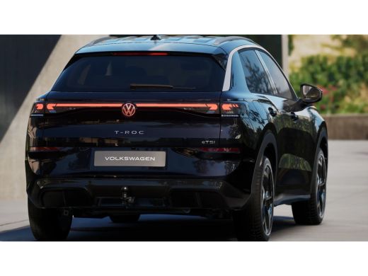 Volkswagen T-Roc R-Line Edition | 'App-Connect' draadloze smartphone integratie | 30,5 cm display met 2D en 3D wee... ActivLease financial lease