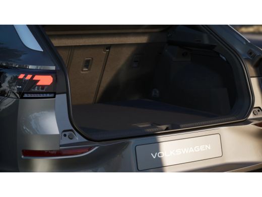 Volkswagen T-Roc R-Line Edition | 'App-Connect' draadloze smartphone integratie | 30,5 cm display met 2D en 3D wee... ActivLease financial lease