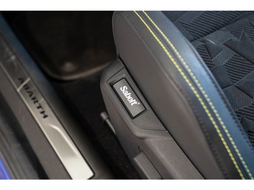 Abarth 600e Scorpionissima 54 kWh | SOH 97% | Tot 8 Jaar Garantie | Winter Pack | Sound Pack | 20 Inch Lichtm... ActivLease financial lease