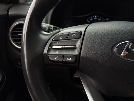 Hyundai Kona Premium 64 kWh | Stoelventilatie | Adap. Cruise | Leder | Adap. Cruise | Apple Carplay ActivLease financial lease