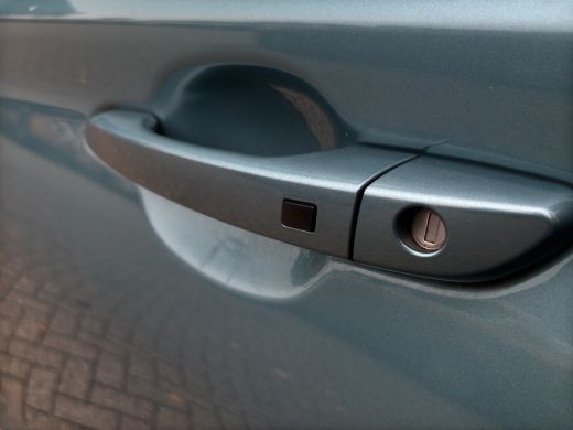 Hyundai Kona Premium 64 kWh | Stoelventilatie | Adap. Cruise | Leder | Adap. Cruise | Apple Carplay ActivLease financial lease