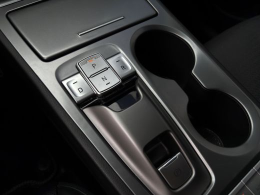 Hyundai Kona Premium 64 kWh | Stoelventilatie | Adap. Cruise | Leder | Adap. Cruise | Apple Carplay ActivLease financial lease