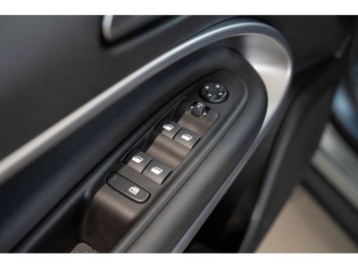 Jeep Avenger 1.2 e-Hybrid Summit | Tot 8 Jaar Garantie | Voorruit verwarming | Camera | Navigatie | Keyless | ... ActivLease financial lease