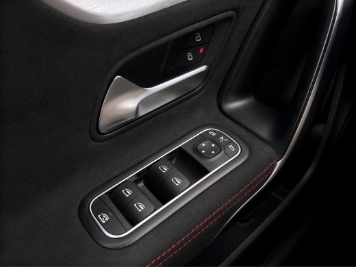 Mercedes-Benz CLA 250 e AMG Line | Trekhaak | Camera | Cruise Control | Sfeer Verlichting | ActivLease financial lease