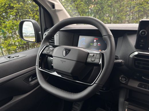 Peugeot e-Expert EV L2 75 kWh Dynamic By Revolve | Betimmering | Camera | Stoelverwarming | Cruise Control | Navi ... ActivLease financial lease