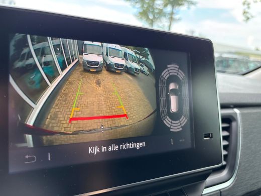 Renault Trafic 2.0 dCi 170 PK T29 L2H1 DC Luxe | Automaat | Trekhaak | 6 Zitplaatsen | Achterruitrij Camera ActivLease financial lease