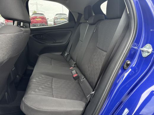 Toyota Yaris 1.5 Hybrid Dynamic | CarPlay | Stuur en stoelverwarming | Camera ActivLease financial lease