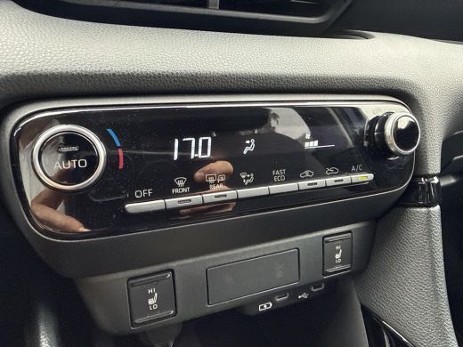 Toyota Yaris 1.5 Hybrid Dynamic | CarPlay | Stuur en stoelverwarming | Camera ActivLease financial lease