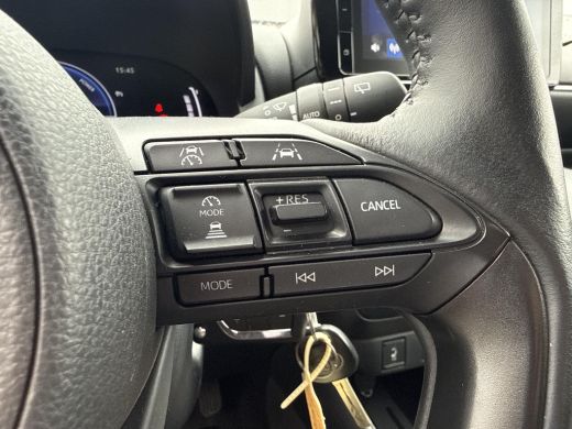 Toyota Yaris 1.5 Hybrid Dynamic | CarPlay | Stuur en stoelverwarming | Camera ActivLease financial lease