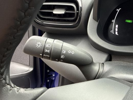 Toyota Yaris 1.5 Hybrid Dynamic | CarPlay | Stuur en stoelverwarming | Camera ActivLease financial lease