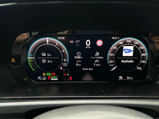 Volkswagen Caddy 1.5 TSI eHybrid 150PK DSG | Trekhaak | App connect | Laadvloer ActivLease financial lease