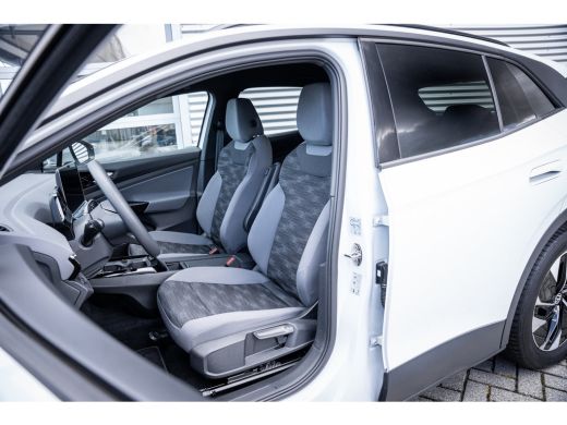 Volkswagen ID.4 Pro 82kWH 286PK SOH 97% | Airco (automatisch) | DAB ontvanger | Matrix LED koplampen ActivLease financial lease