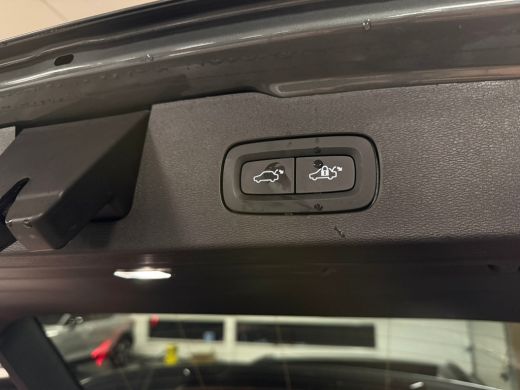 Volvo  V60 T6 AWD Recharge Ultra Dark | Trekhaak | 360 Camera | Schuifdak | Head-Up Display | Harman Kardon ... ActivLease financial lease