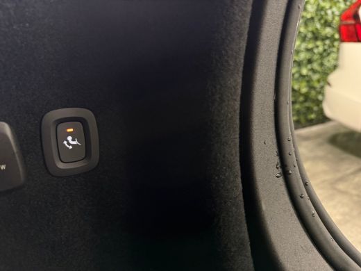 Volvo  V60 T6 AWD Recharge Ultra Dark | Trekhaak | 360 Camera | Schuifdak | Head-Up Display | Harman Kardon ... ActivLease financial lease