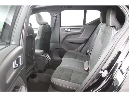 Volvo  XC40 2.0 B4 Plus Black Edition | Trekhaak | Panoramadak | 360 Camera | Harman/Kardon | ActivLease financial lease