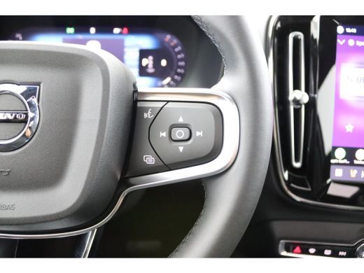 Volvo  XC40 2.0 B4 Plus Black Edition | Trekhaak | Panoramadak | 360 Camera | Harman/Kardon | ActivLease financial lease