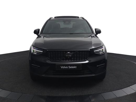 Volvo  XC40 2.0 B4 Plus Black Edition | Trekhaak | Panoramadak | 360 Camera | Harman/Kardon | ActivLease financial lease