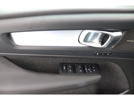 Volvo  XC40 2.0 B4 Plus Black Edition | Trekhaak | Panoramadak | 360 Camera | Harman/Kardon | ActivLease financial lease