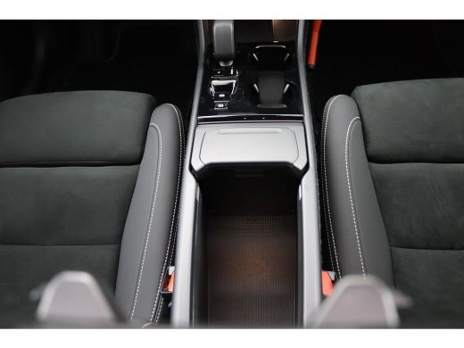 Volvo  XC40 2.0 B4 Plus Black Edition | Trekhaak | Panoramadak | 360 Camera | Harman/Kardon | ActivLease financial lease