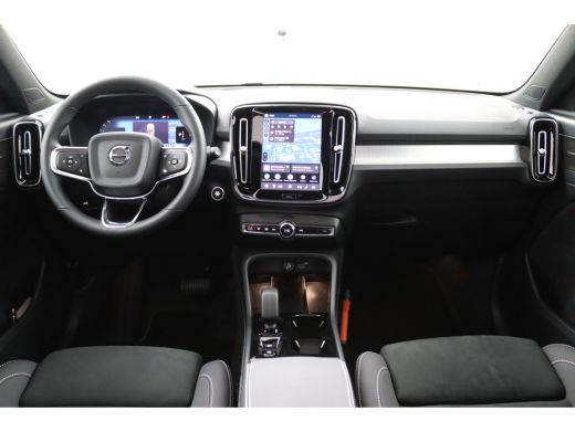 Volvo  XC40 2.0 B4 Plus Black Edition | Trekhaak | Panoramadak | 360 Camera | Harman/Kardon | ActivLease financial lease